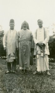 E. Stanley Jones (right) at the Maramon Convention with Bishop  Abraham Mar Thoma Metropolitan (middle) and an unidentified friend.