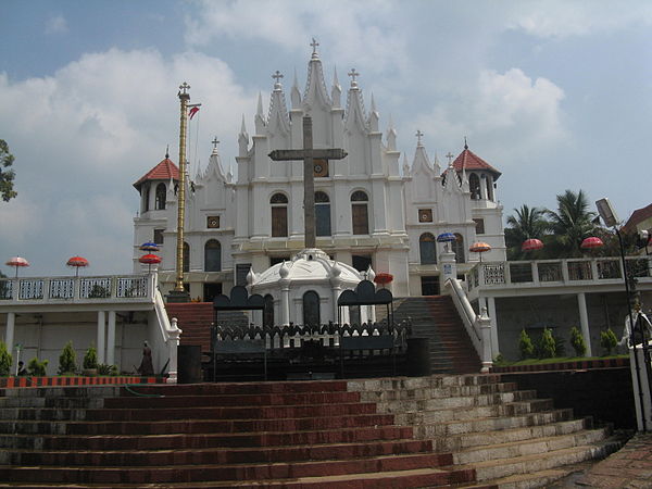 600px-StGeorgeOrthodoxChurch_Puthuppalli